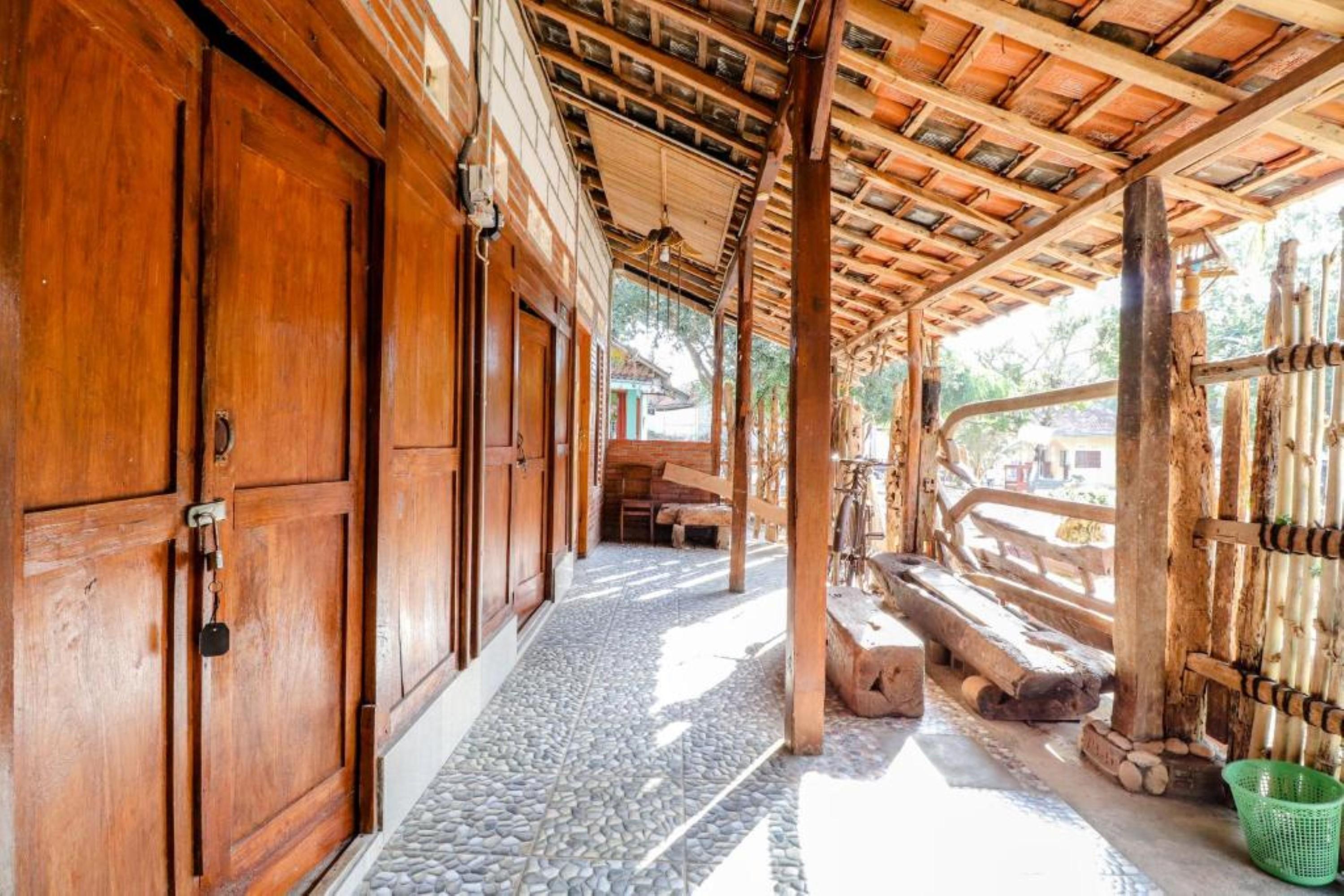 Penginapan Joko Samudro Baron Exterior foto